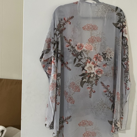 Floral kimono. Never worn - Picture 4 of 4